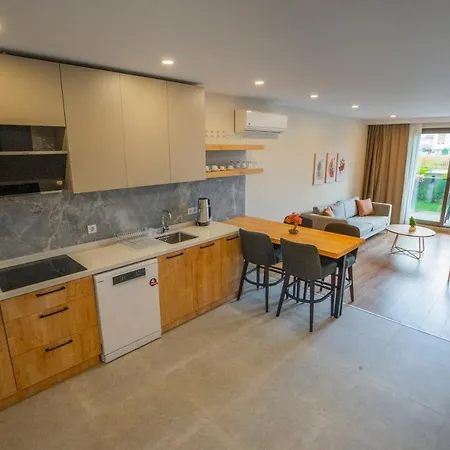 Letstay Marine Homes 4* אנטליה