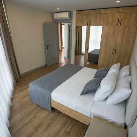 Letstay Marine Homes מלון